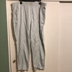 New with tag women’s plus crop pants light weight linen/ blue jean material